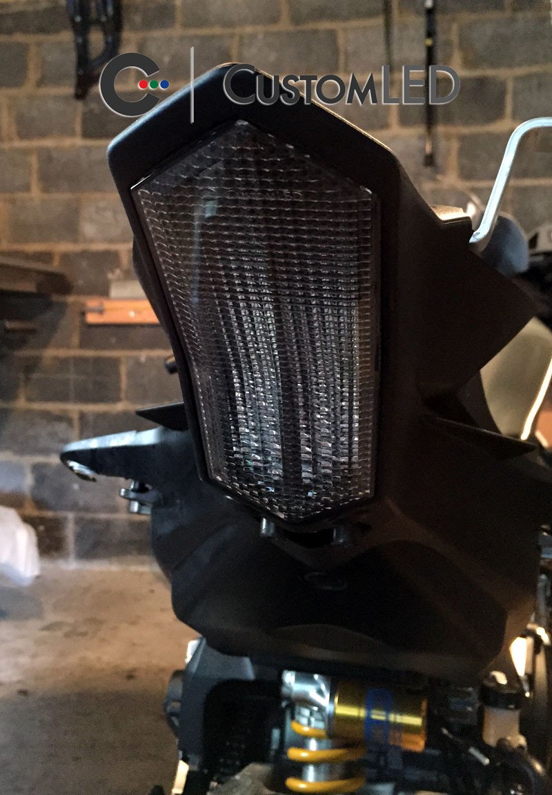 Yamaha YZF-R1 Blaster-X Feu arrière LED intégré pour les années 2015-2026 par Custom LED - Lentille transparente